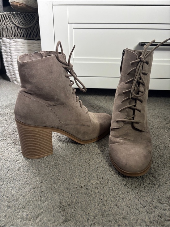Time and Tru Shoes - (Basically new) Time and Tru Taupe Lace-Up Block Heel Ankle Boots